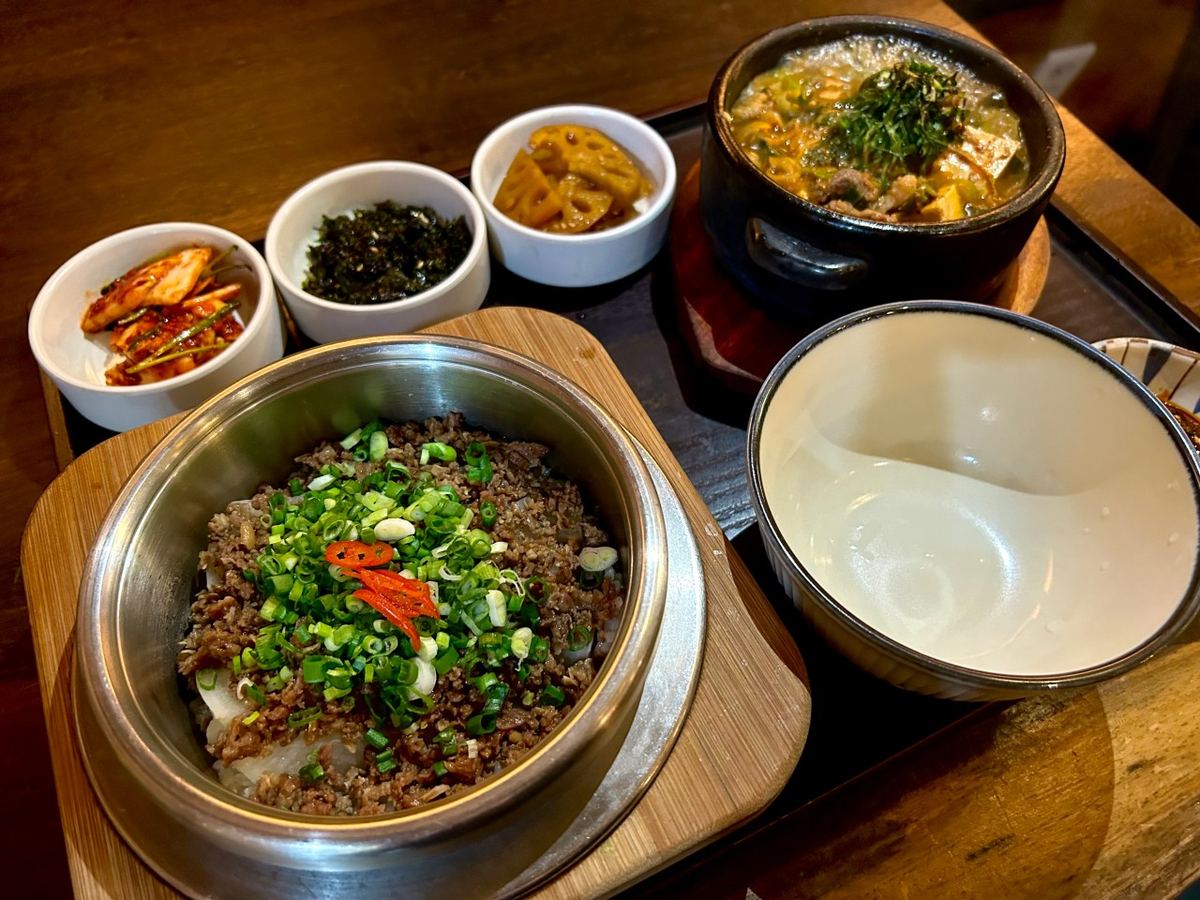 Deluxe rice with minced beef and Korean radish in a hot pot Set — Doma Insadong, a korean restaurant in Insadong Seoul