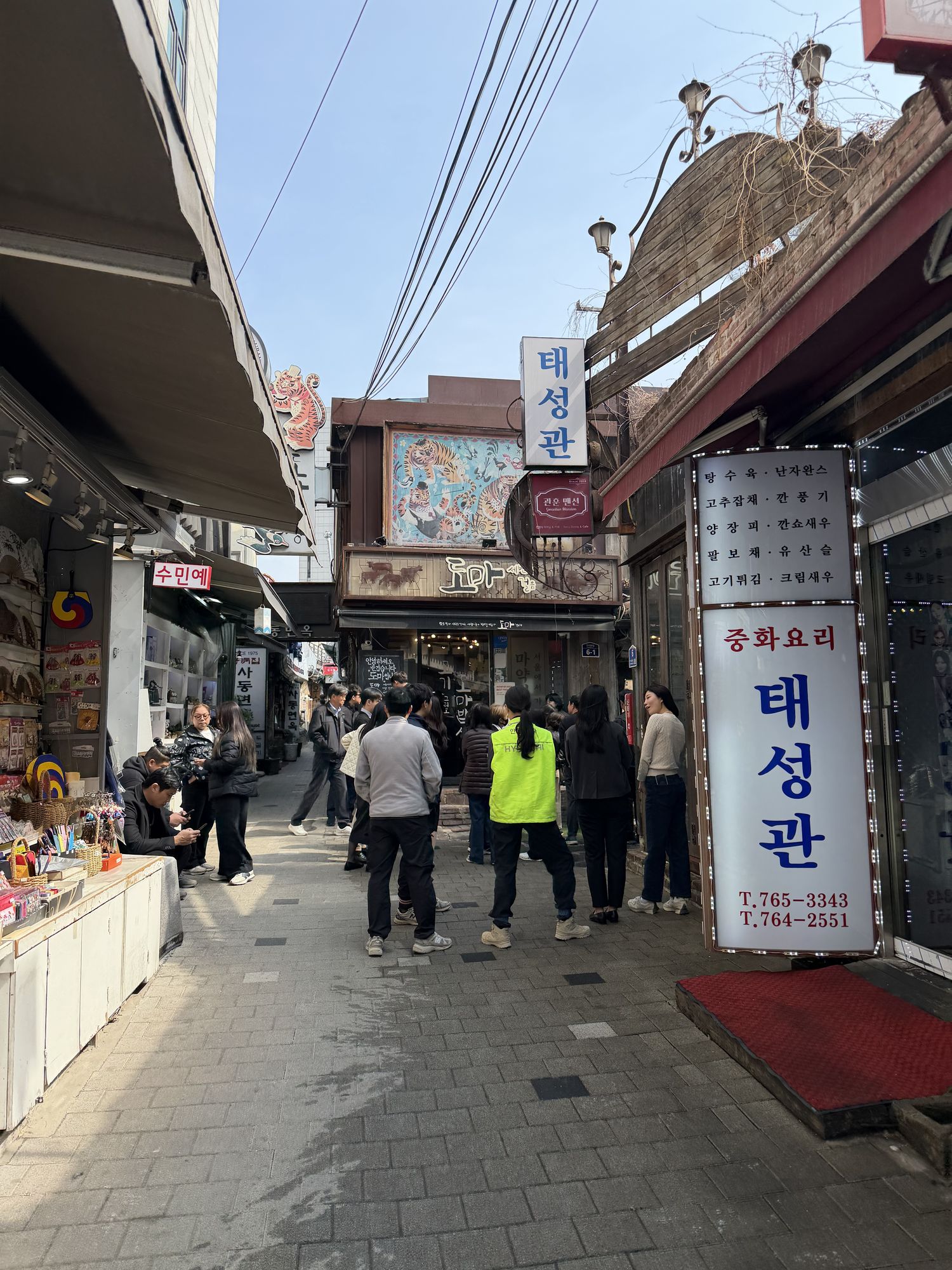 Doma Insadong seen from the Insadong 8-gil alley — a Korean restaurant in central Seoul